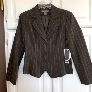 Josephine Chaus Women’s charcoal pinstripe suit jacket. Size 4. Fully lined. NWT
